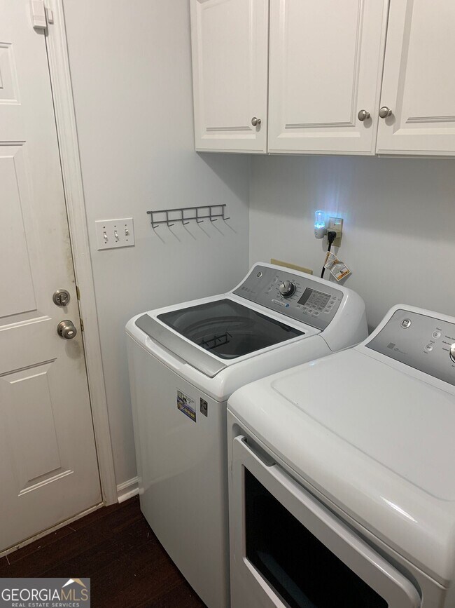 Building Photo - 123 Rayner Dr