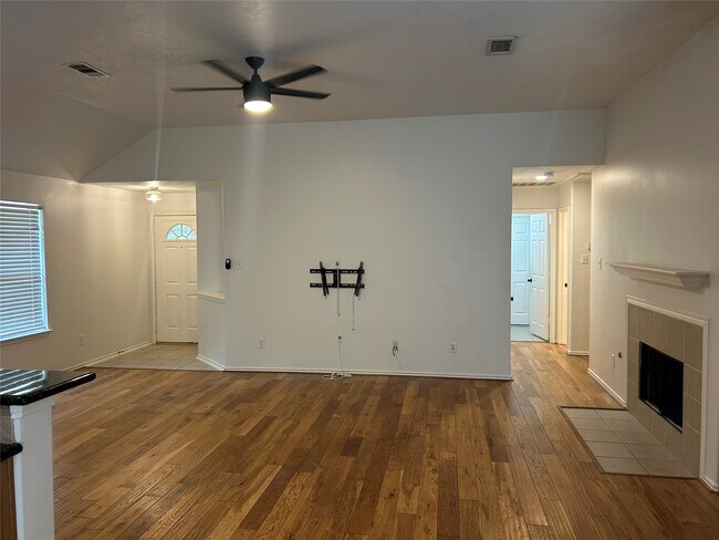 Foto del edificio - 5523 Autumn Ash Ln