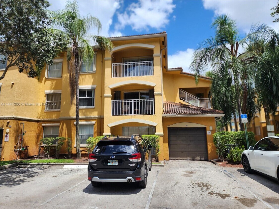 Foto principal - 9625 NW 1st Ct