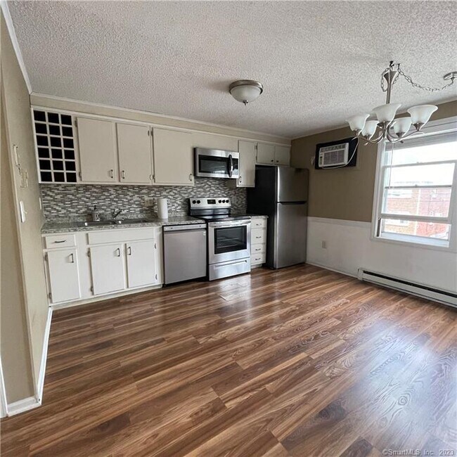 22 Leslie St Unit 5, Stamford, CT 06902 Condo for Rent in Stamford, CT