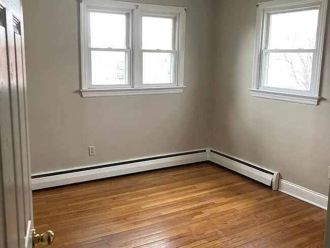 Building Photo - 152 Dalton St