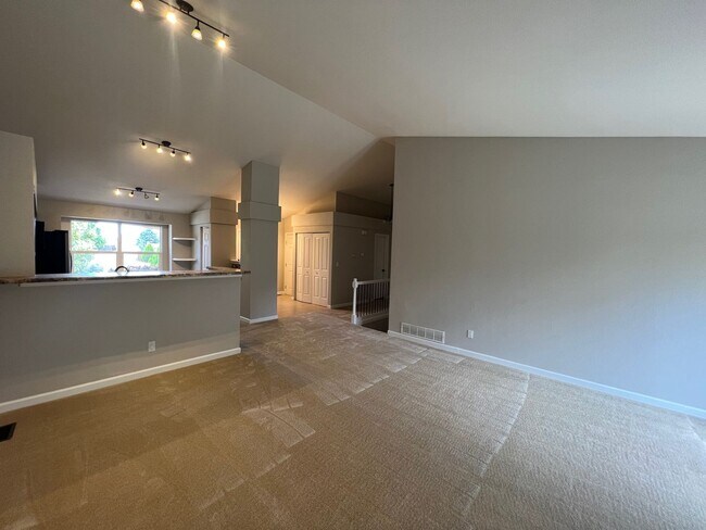 Foto del edificio - Beautiful 4 bedroom ranch style home avail...