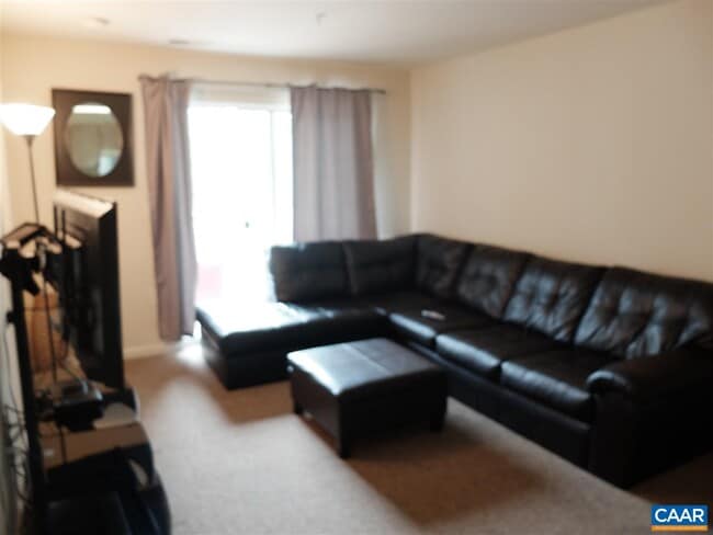Building Photo - 237 Yellowstone Dr