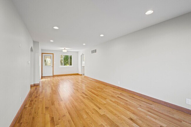 Foto del edificio - 1307 Highridge Pkwy