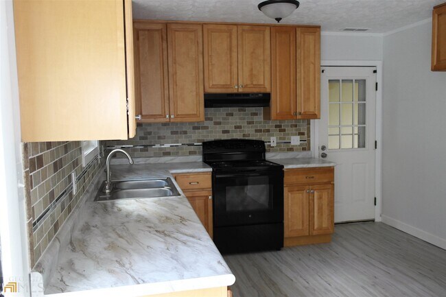 Building Photo - 96 Hall Cir