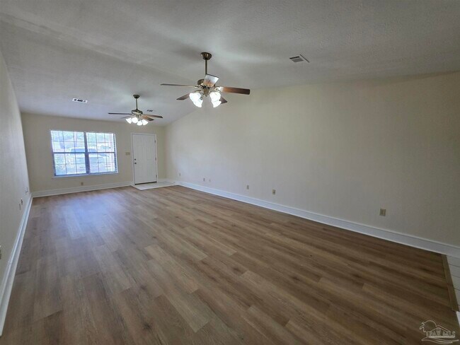 Building Photo - 916 Rentz Ave