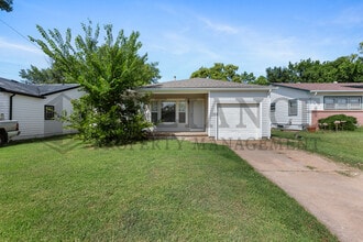 Building Photo - 1231 N Harding Ave