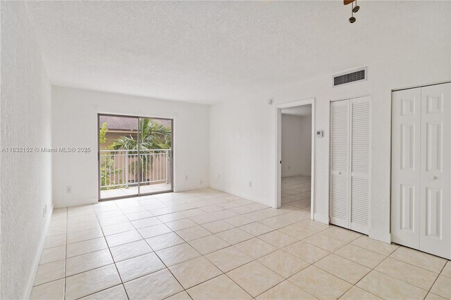 Foto del edificio - 1095 W 77th St