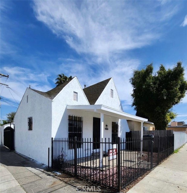 Foto principal - 9320 S Normandie Ave