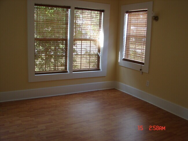 Building Photo - Cute 2/1 Home on Corner Lot in Graceville