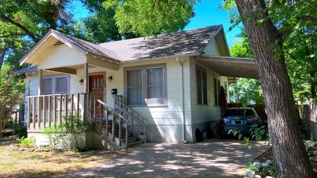 Foto del edificio - Charming Hyde Park Bungalow with Modern Co...