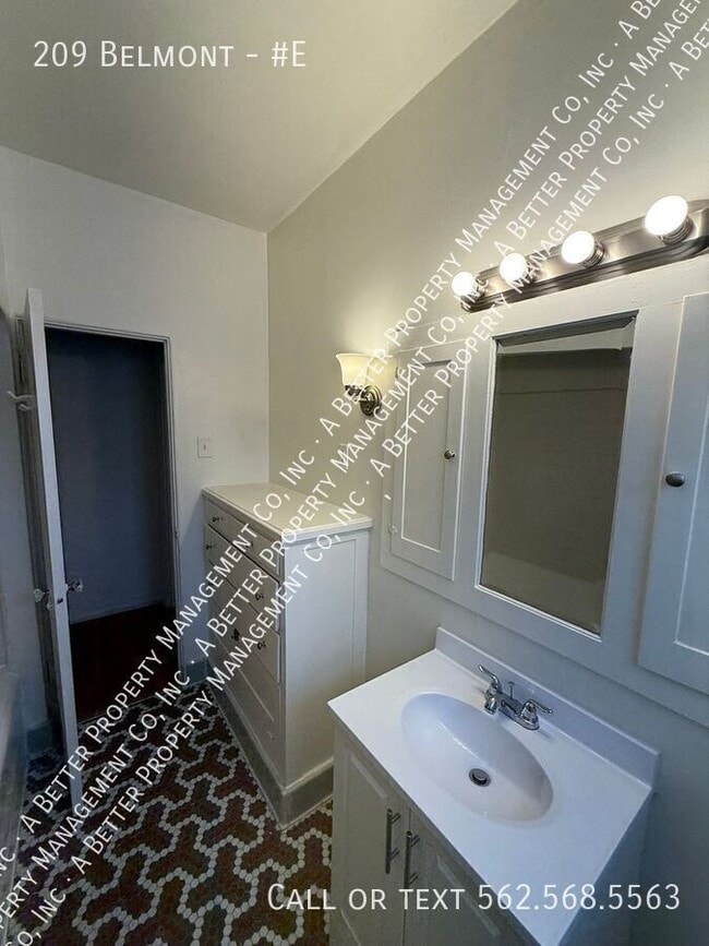 Building Photo - 209 Belmont-#E