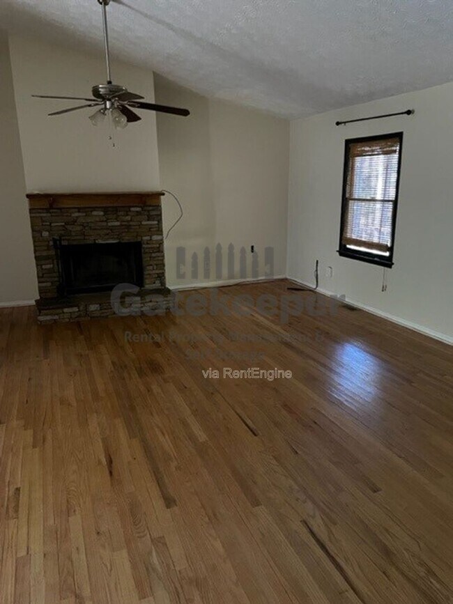 Building Photo - 468 Davis Rd