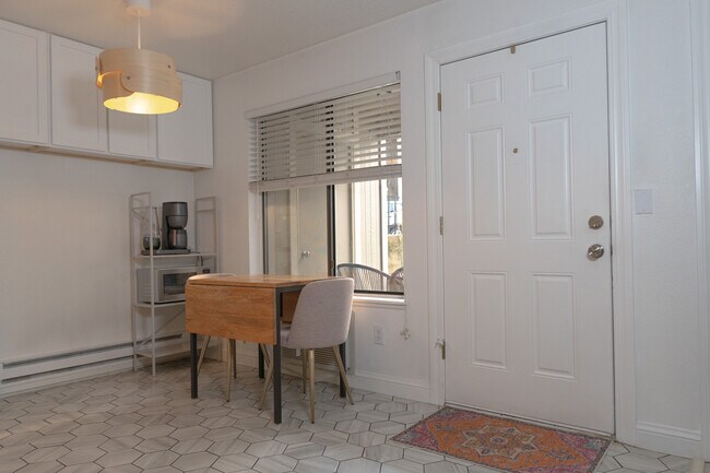 Foto del edificio - 1209 W Plum St