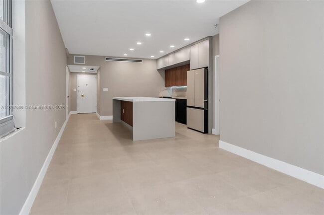 Building Photo - 5255 Collins Ave