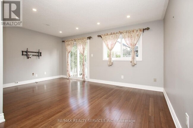 Photo du bâtiment - 5606 Cosmic Crescent