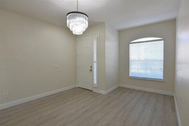 Foto del edificio - 544 Woodland Terrace Blvd