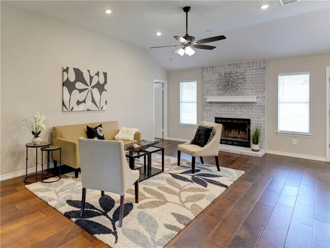 Foto del edificio - 13117 Broughton Way