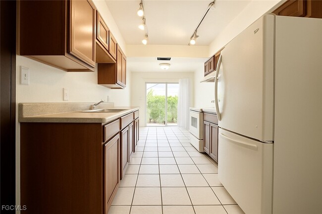 Building Photo - 2105 Canal St