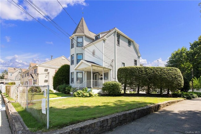 Building Photo - 441 Halstead Ave