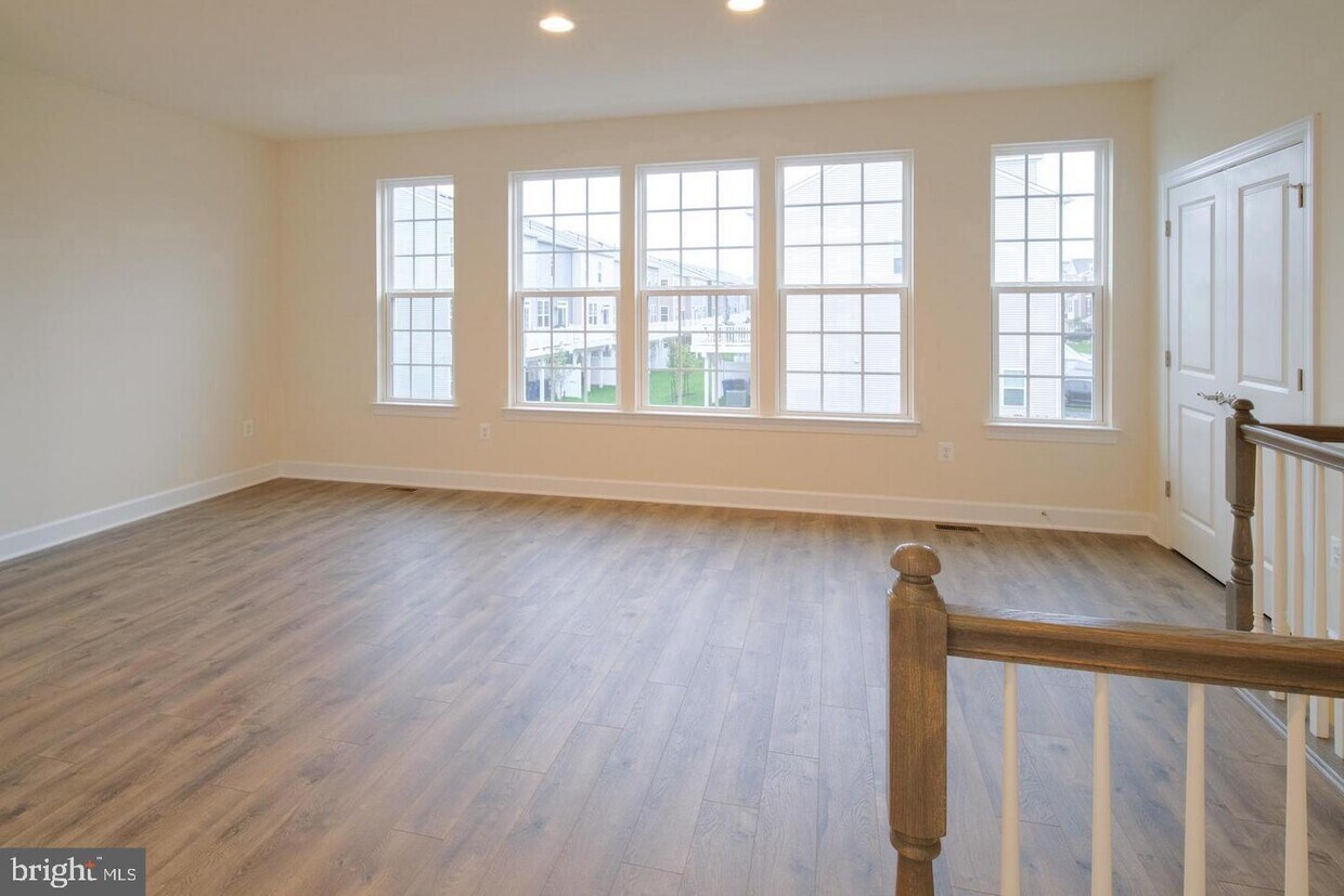 Foto principal - 10587 Hinton Way