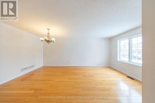 Building Photo - 77 Andriana Crescent