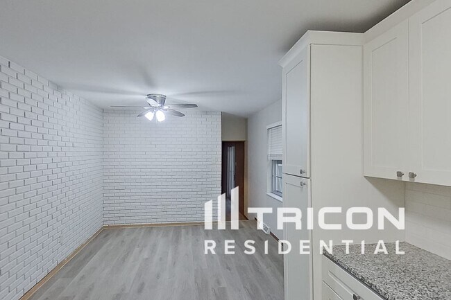 Foto del edificio - 1546 Grant Dr