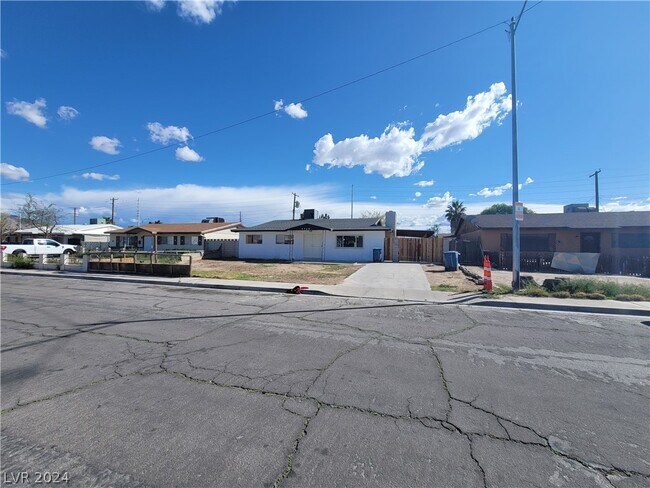 Foto del edificio - 3749 Ponderosa St