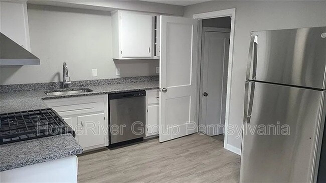 Building Photo - 1255 Shadycrest Dr