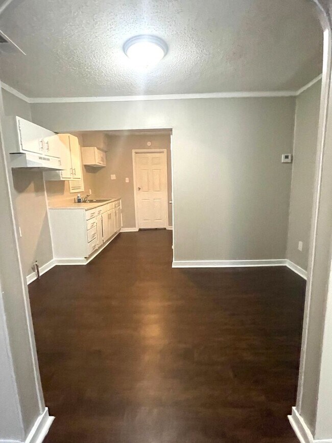Building Photo - Newly Renovated Home in East Memphis