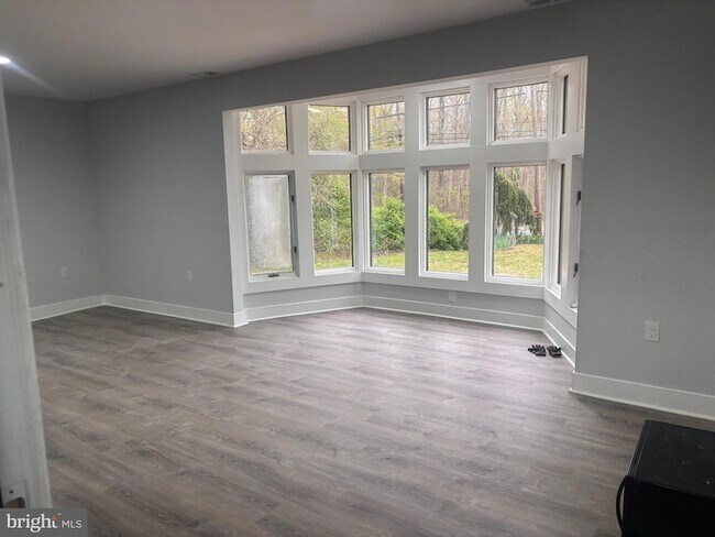 Foto del edificio - 308 Whitehall Rd