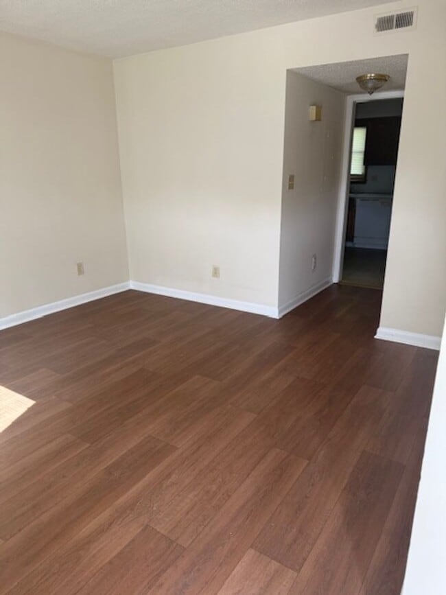 Building Photo - 902 Verdant Dr