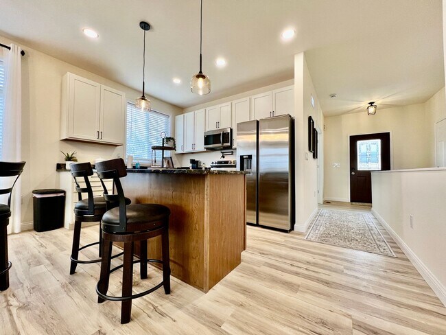 Foto del edificio - Beautiful NEW Ranch Home with a large deck...