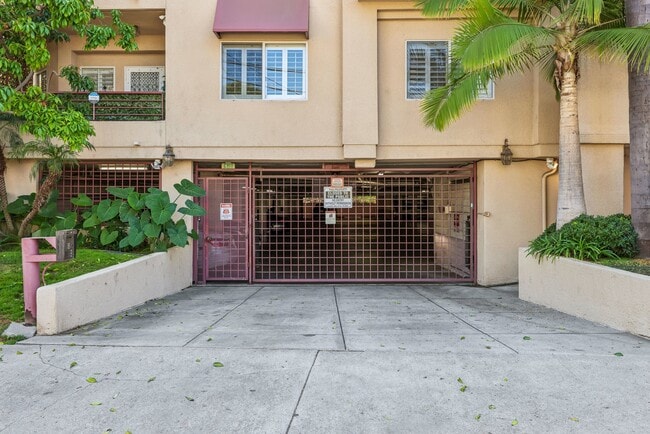 Foto del edificio - 14290 Dickens St