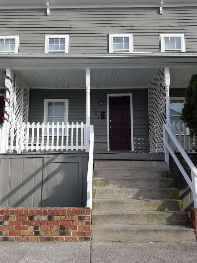 Primary Photo - 405 N Centre St