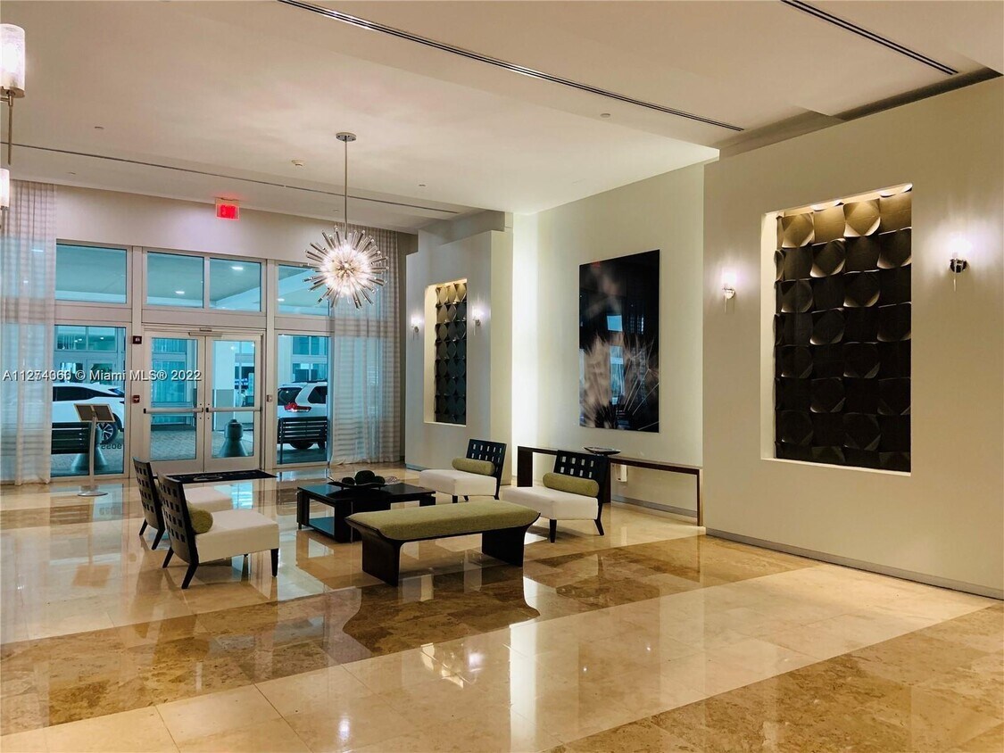 Foto principal - 9066 SW 73rd Ct