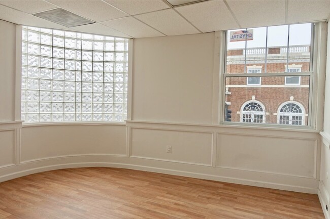 MAIN BEDROOM : Modern Art Curved Window - 5 E Broad St