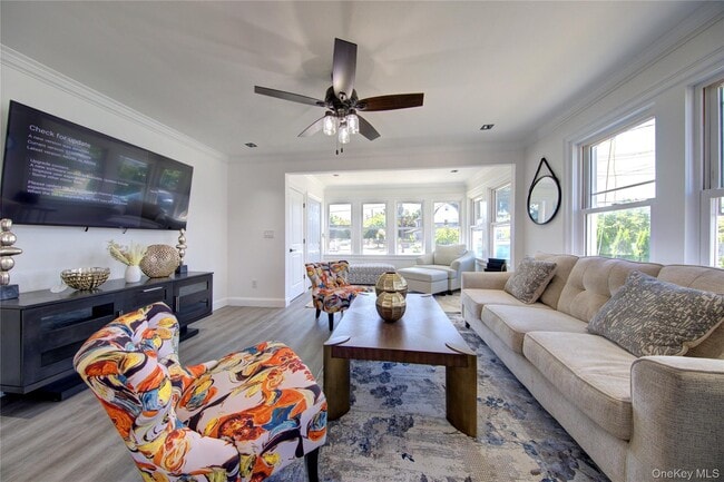 Foto del edificio - 16 Roosevelt Ave