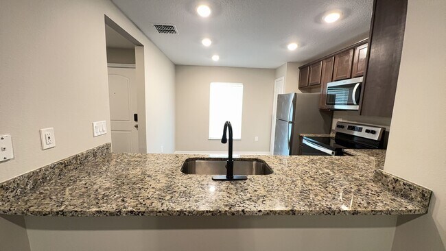 Building Photo - 3 Bed 2 bath Home nestled on a Cul-d-Sac i...