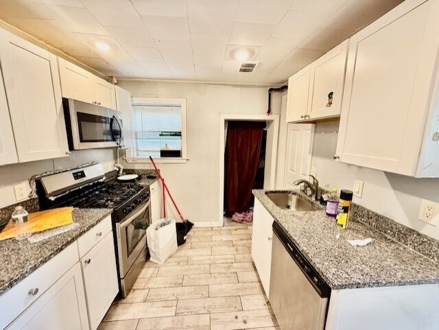 Foto del edificio - 136 Bow St