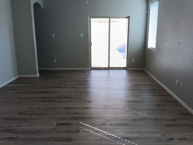 Foto del edificio - Spacious 4-bedroom, 2-bathroom home! Showi...
