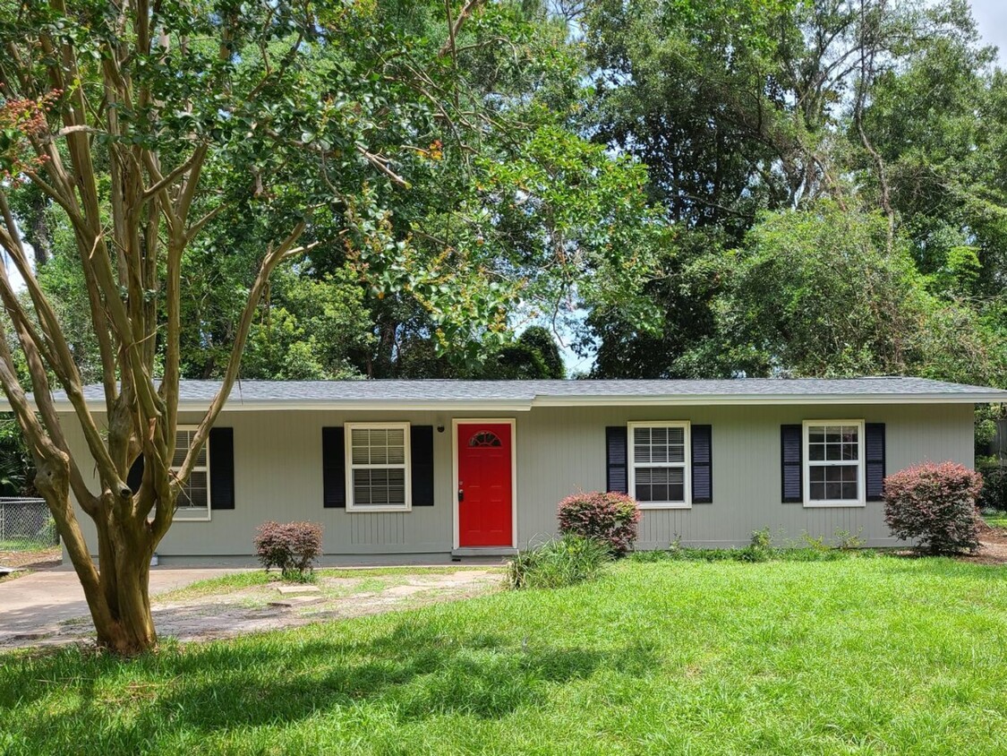 Primary Photo - 2112 Melanie Drive