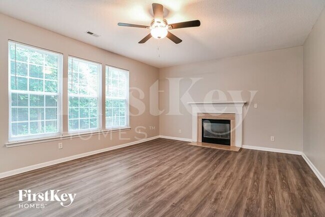 Building Photo - 12105 Mountainside Ln