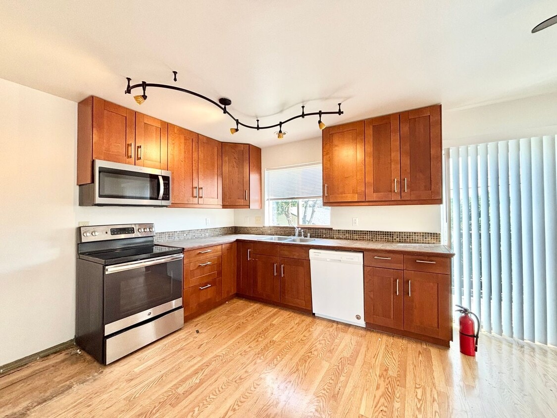 Foto principal - 4 Bedroom 3 1/2 Bath Condo in Hawks Ridge