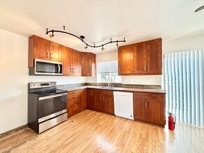 Building Photo - 1735 W Kagy Blvd