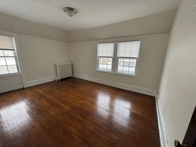 Building Photo - 2863 N Lake Dr