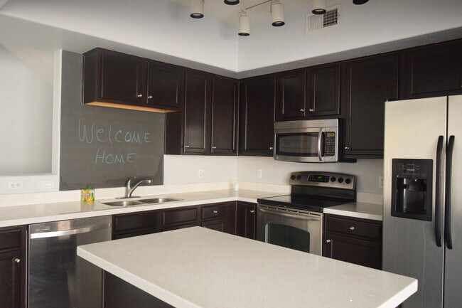 Foto del edificio - 240 W Juniper Ave