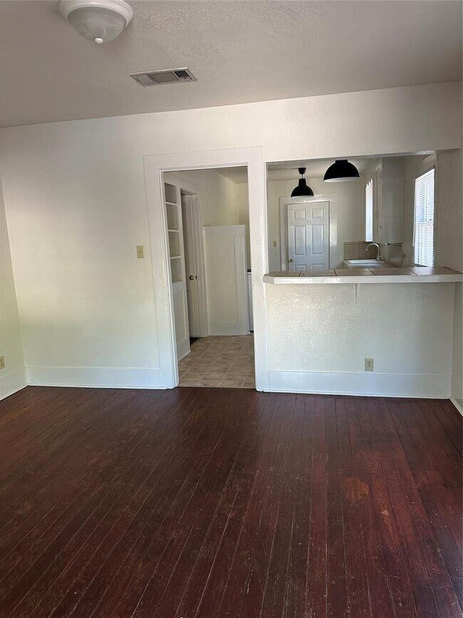 Foto del edificio - 2951 Elm Grove Ln