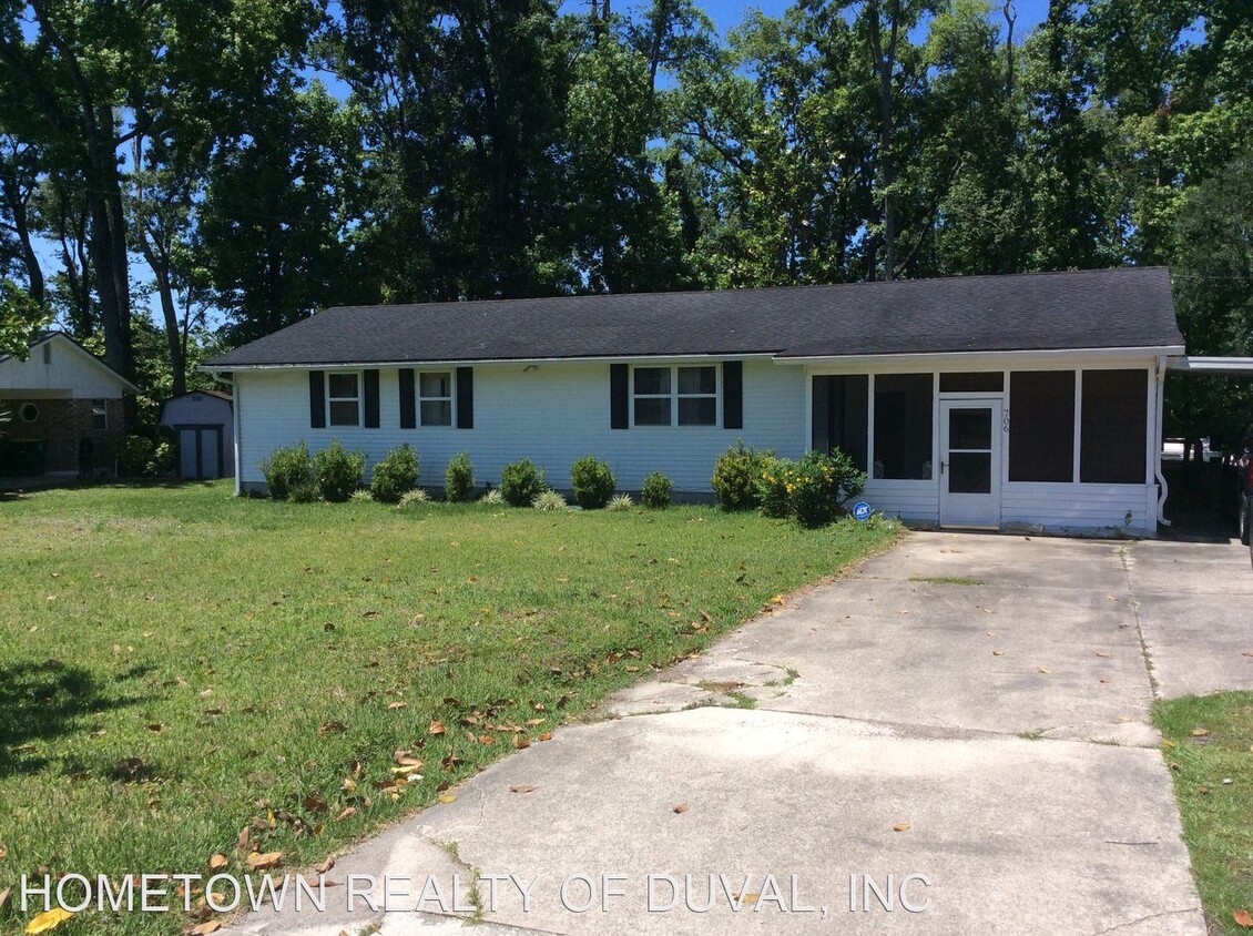 Primary Photo - 3 br, 1 bath House - 706 Estates Cove Rd