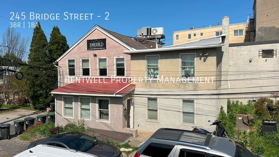 Building Photo - 245 Bridge St